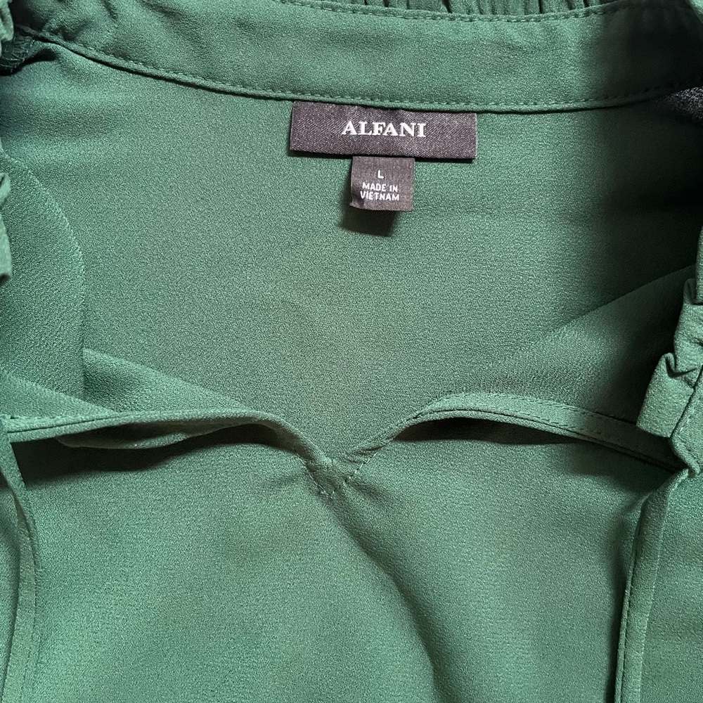 BRAND NEW. Alfani Blouse - Size Large